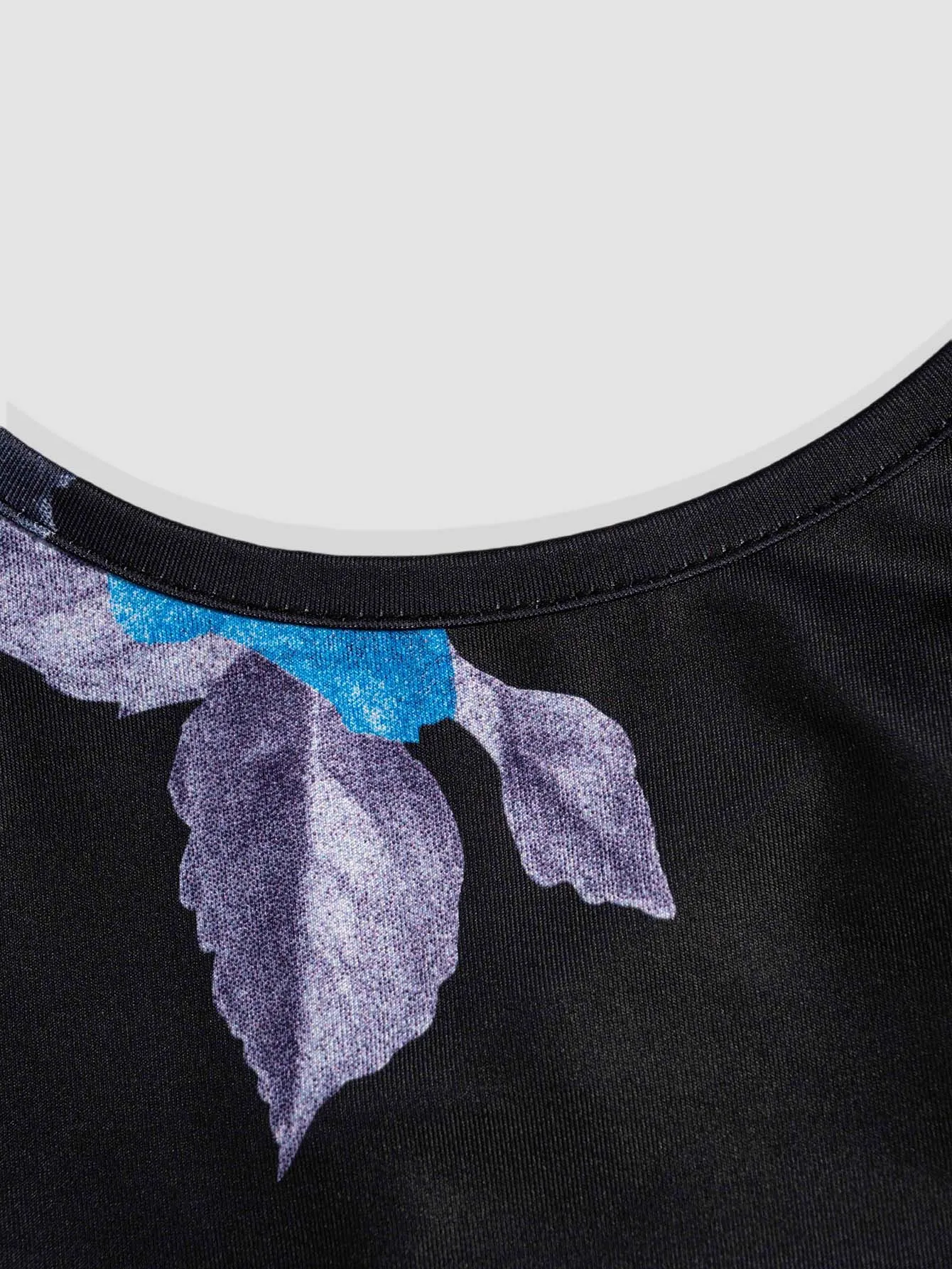 ชุดเดรสผู้หญิงแฟชั่นใหม่ สไตล์ลำลอง โชว์ไหล่และหลัง ไม่ตกเทรนด์