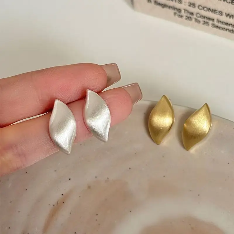 Vintage Smooth Brushed Surface Metal Leaf Stud Earrings for Women Golden Silver Color Rhombus Earrings Simple Geometry Jewelry