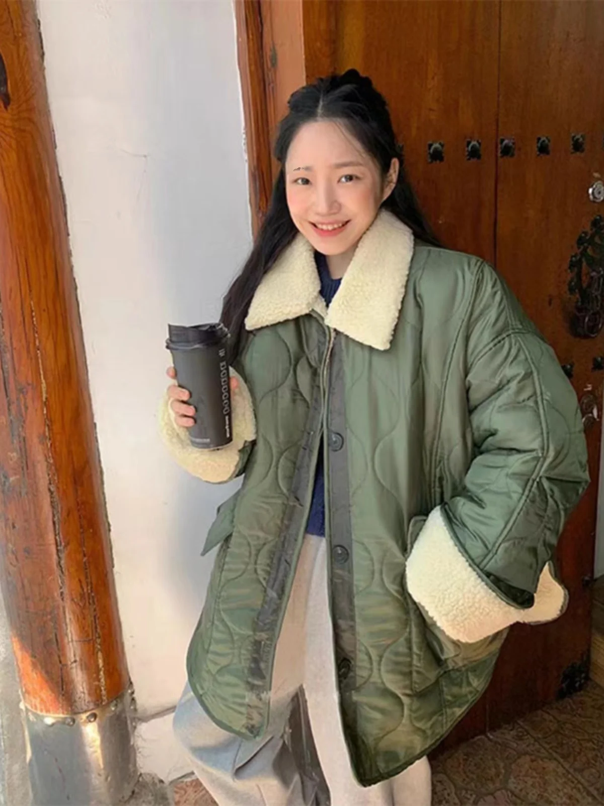 

Lamb Fur Collar Thiened Cotton Jaet Women's Winter Warm Splicing Design Loose Midi Length Cotton Coat Faionable