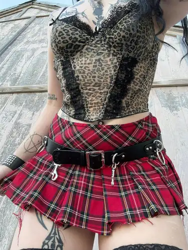 Imagen 2 del producto Minifaldas Y2K de verano para niñas, falda Kawaii a cuadros de estilo Punk, uniformes escolares de tartán, ropa diaria elegante, corte en A para fiesta roja