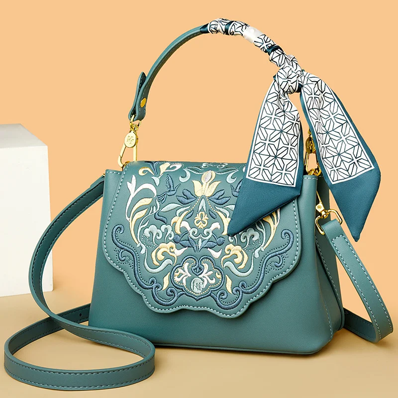2025 New Boho Embroidered Tote Bag Ethnic Crossbody Purse Women Chinese Vintage Minimalist Shoulder Handbag Artistic Retro Style