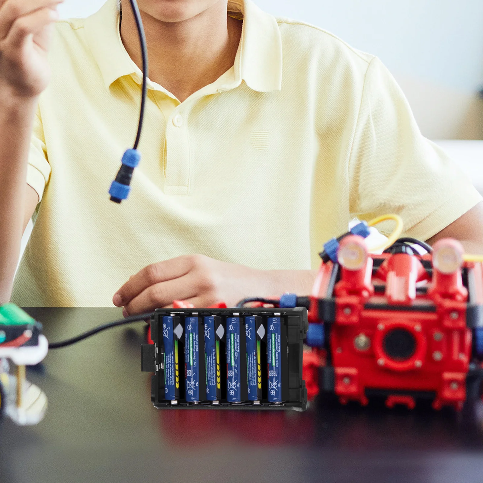 

Holder Case for 6 X 1.5V Aa Batteries Black Heavy-Duty Compact Design with Cover Two Wires Connection Reliable