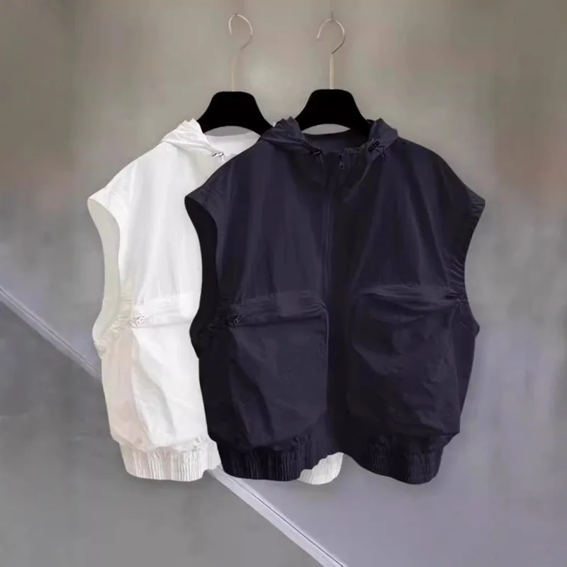 2026 Summer New Lightweight Zip Pocket Hooded Vest, Breathable Loose Sleeveless Outdoor Sports Waistcoat Unisex Outerwear Tank