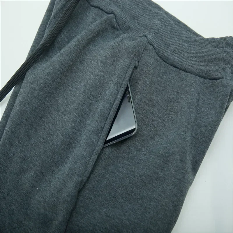 Frühlings- und Herbst-Herrenmode: Bedruckte Freizeithosen, Sport-Jogginghosen, Fitnesshosen – Detail 9