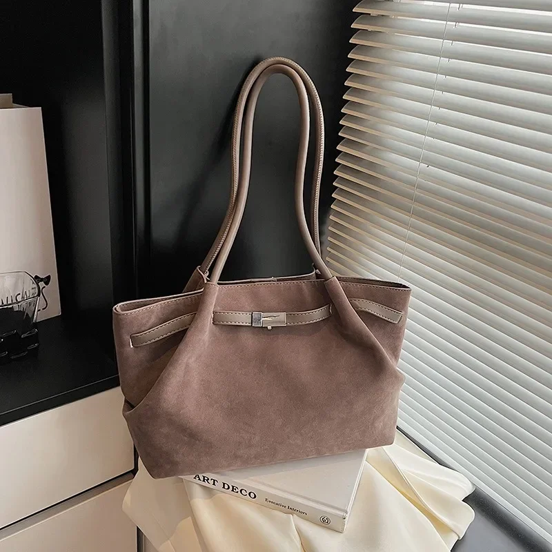 

Women's Bag Simple Niche Frosted Suede Tote Bag 2026 Autumn and Winter New Large Capacity Pleated Versatile Shoulder Bag