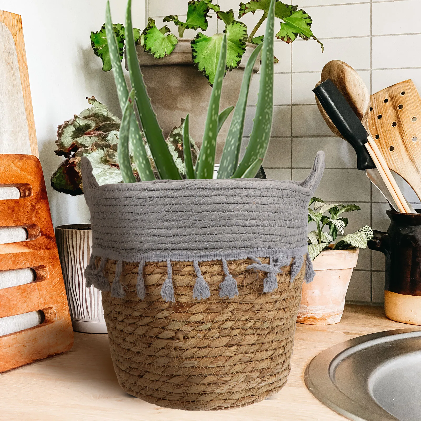 

Rustic H woven Straw Rope Flower Pot Storage Basket Decorative Baskets Simple Home Decor Boho Style Cattail Grass Basket