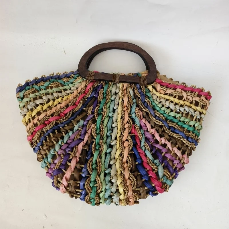 

Handmade Woven Round Wicker Straw Bag for Women, Fashionable and Retro Beach Vacation Style