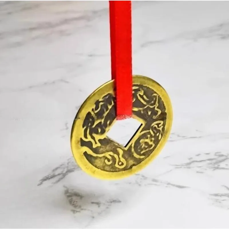 

The Challenge by Mari & Paco Lopez Волшебные трюки Монета от расчета через ленту Магия Крупным планом Сценические трюки Иллюзии Ментализм Реквизит