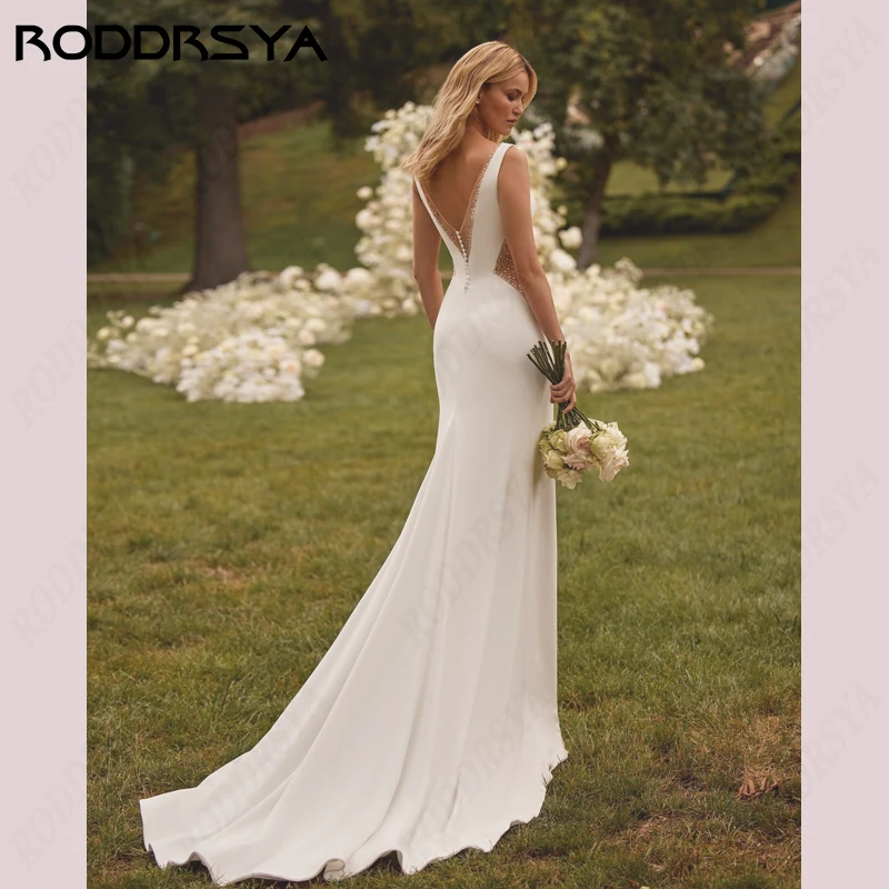 RODDRSYA abiti da sposa in raso morbido senza maniche scollo tondo Vestido De Noiva Boho abito da sposa a sirena bottone senza schienale festa della sposaabiti da sposa in raso morbido senza maniche scollo tondo Vestid