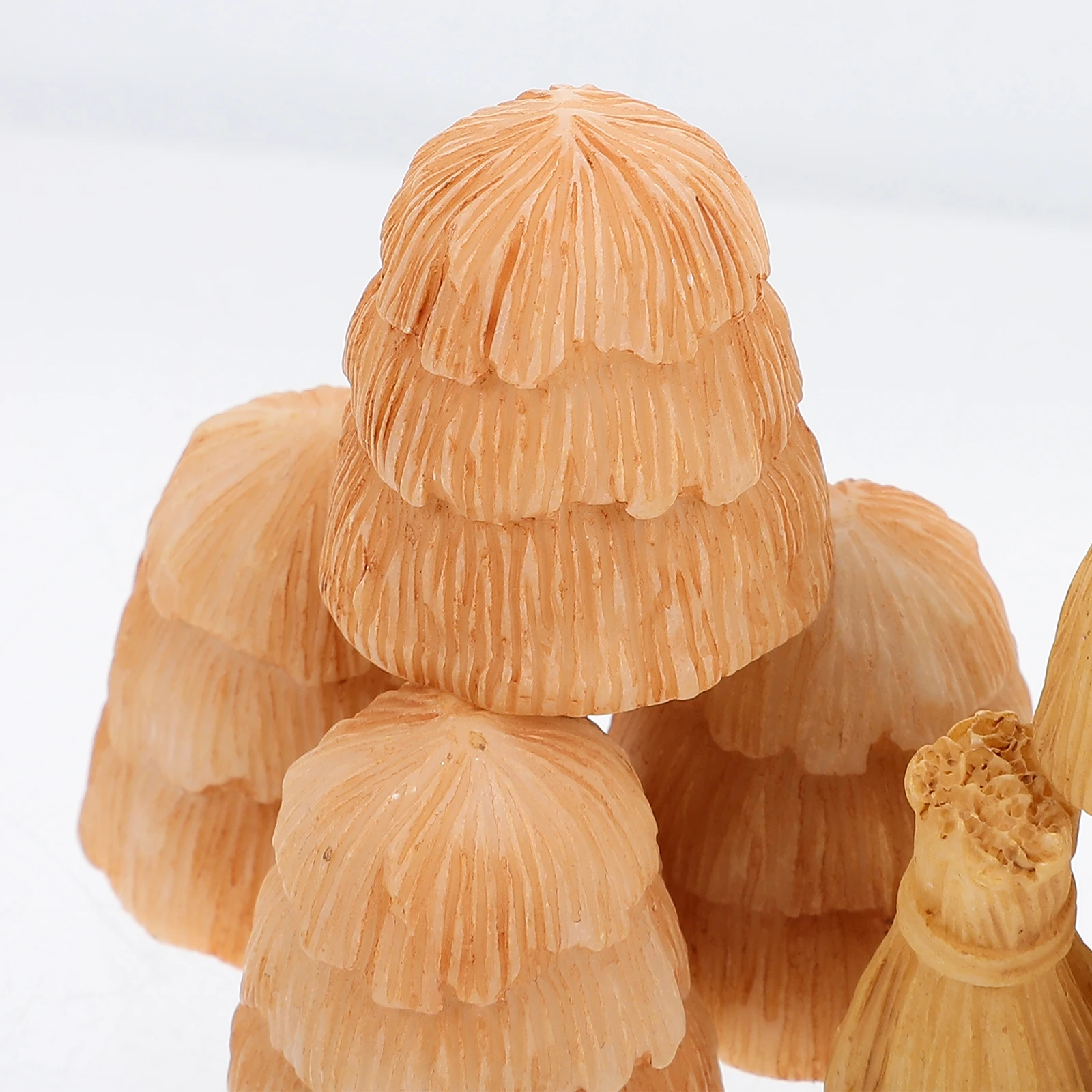 

12pcs Mini Hay Bales Realistic Straw Decorative Autumn Farmhouse Dollhouse Accessories Faux Small Hay Bale For Table Centerpiece