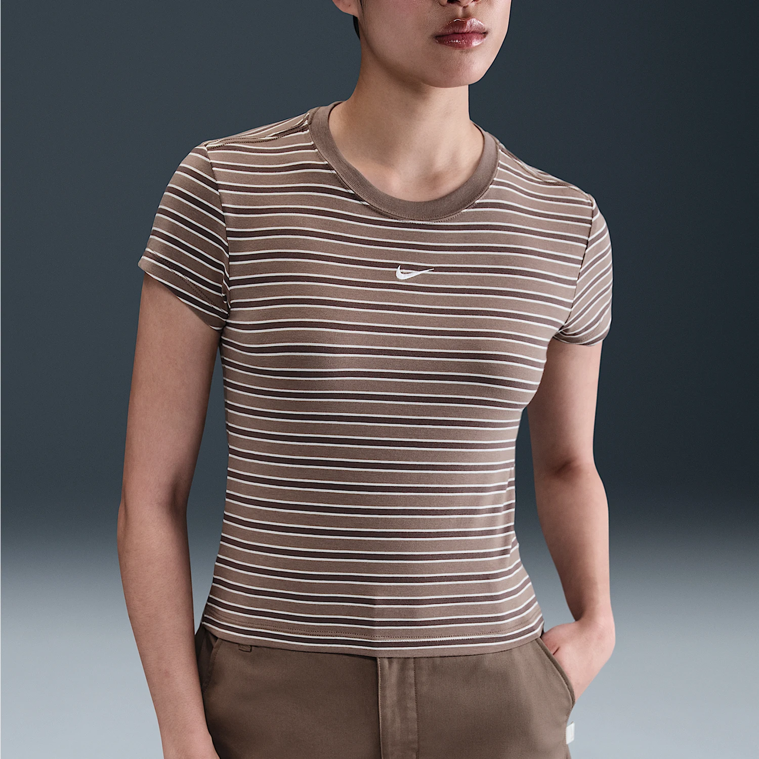 

Nike Authentic Women's Breathable Slim Fit Striped Sports T-Shirt HF9525-233