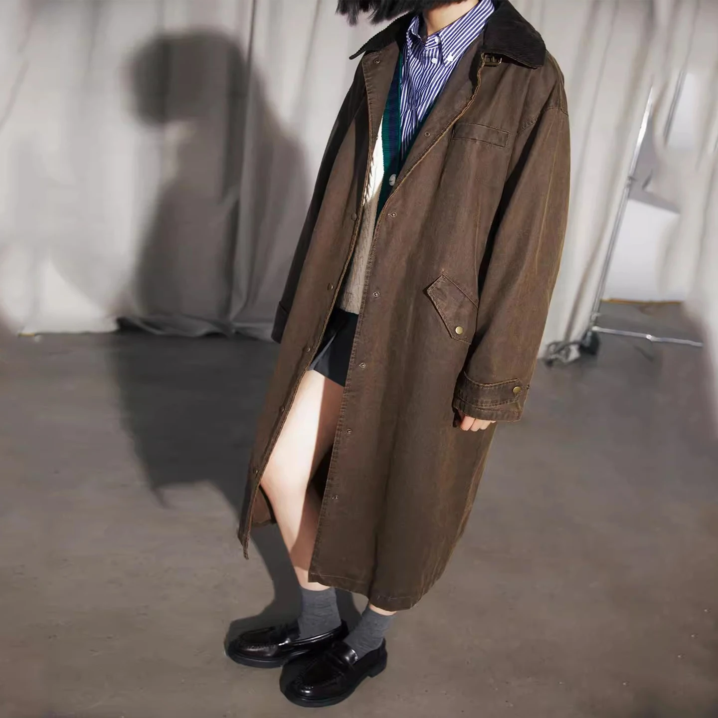 Damski płaszcz ze sztucznej skóry Z Women's Faion Ele, model 2025, nowy, elegancki, do pracy, wiatroodporny, długi, z kołnierzem, średniej długości, zapinany na jeden guzik.