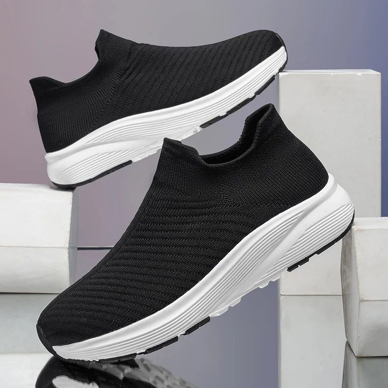 

Men's Wide-fit Casual Sports Shoes Lightweight Breathable Non-slip Wear-resistant One-foot Kick Suitable for Commuting
