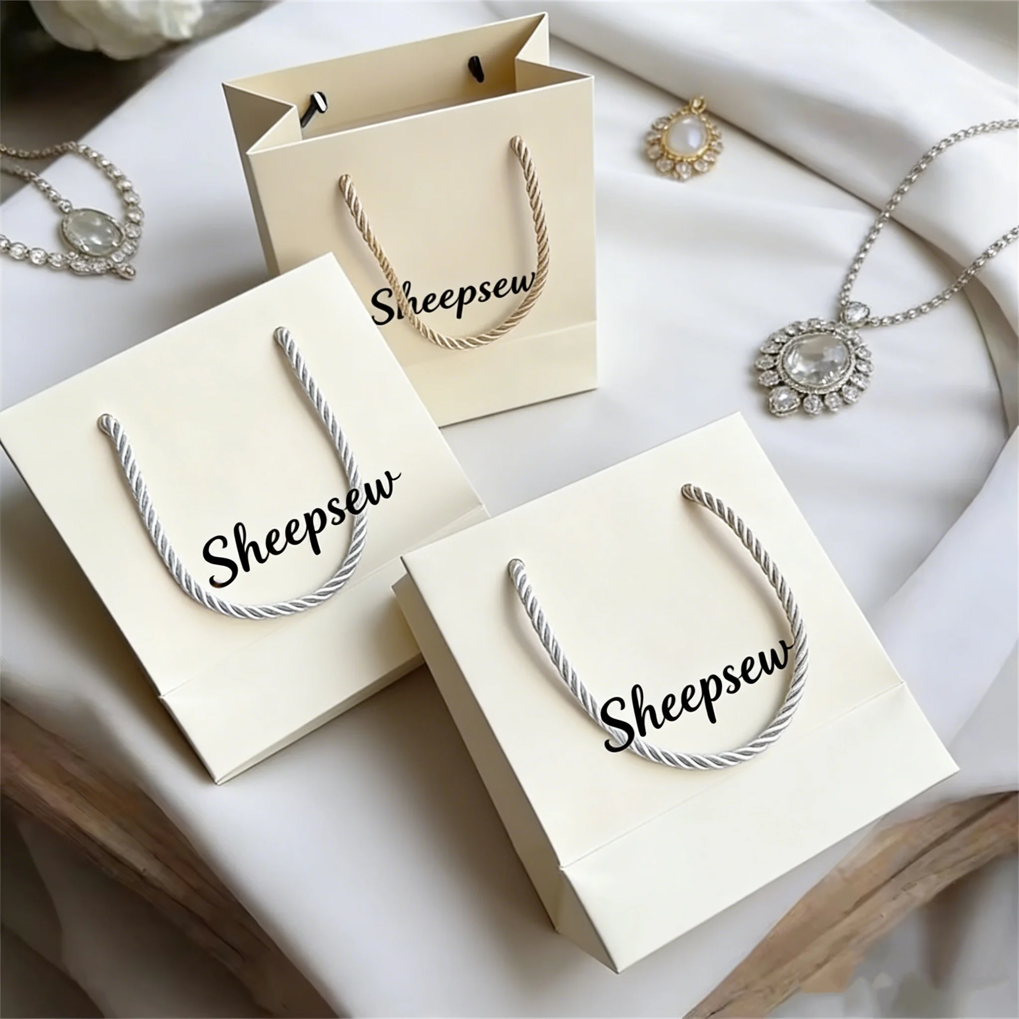 

Custom Logo 14x7x15cm Jewelry Paper Handle Bags Wedding Gift Organizer Folder Handbag Cosmetic Packaging Travel Portable Pouches