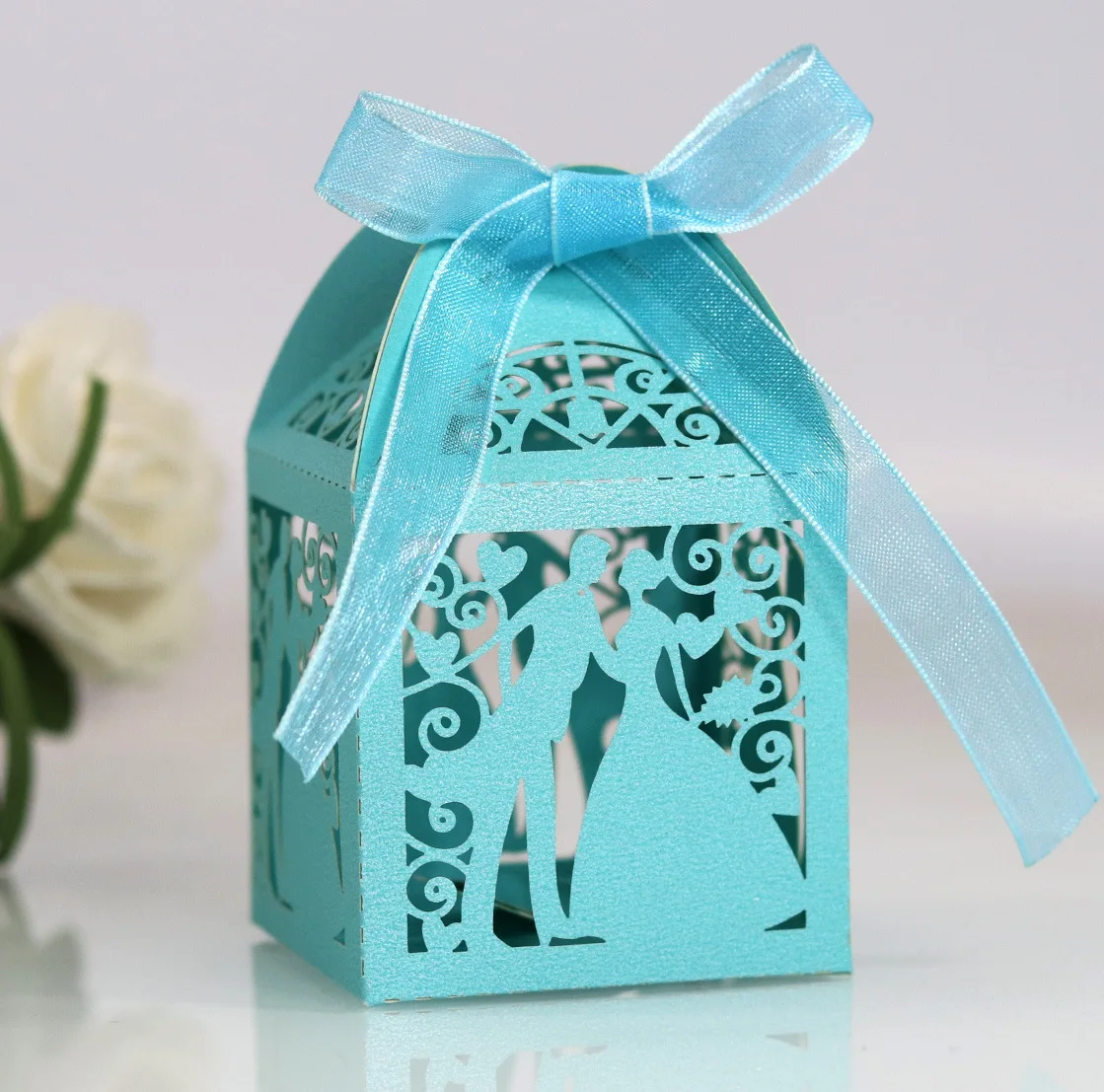 

50pcs Laser Cut Hollow Lover Bride Groom Candy Chocolates Boxes Ribbon For Wedding Party Baby Shower Favor Gift Decoration