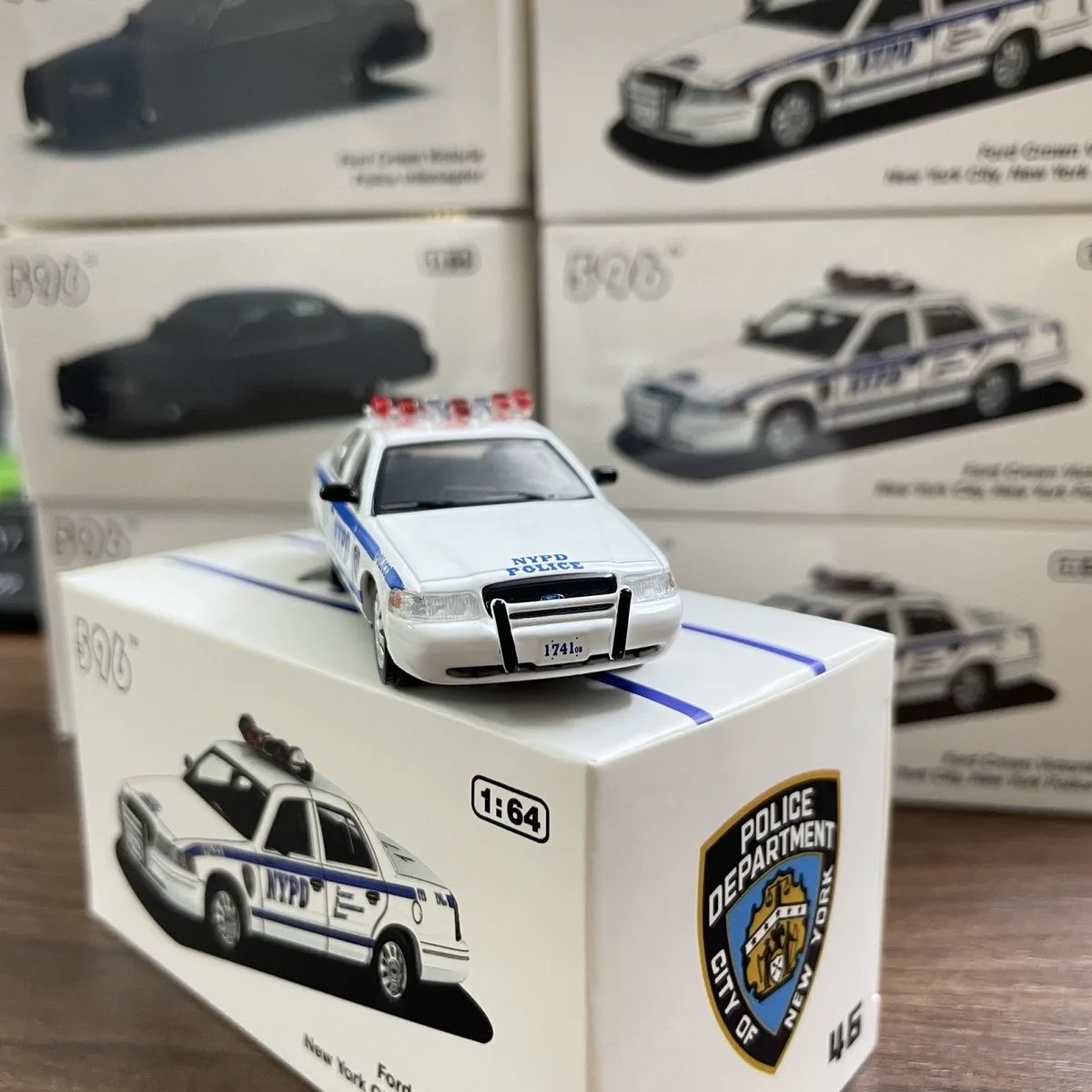 596 Model 1: 64 CrownVictoria New York Police car alloy car Model