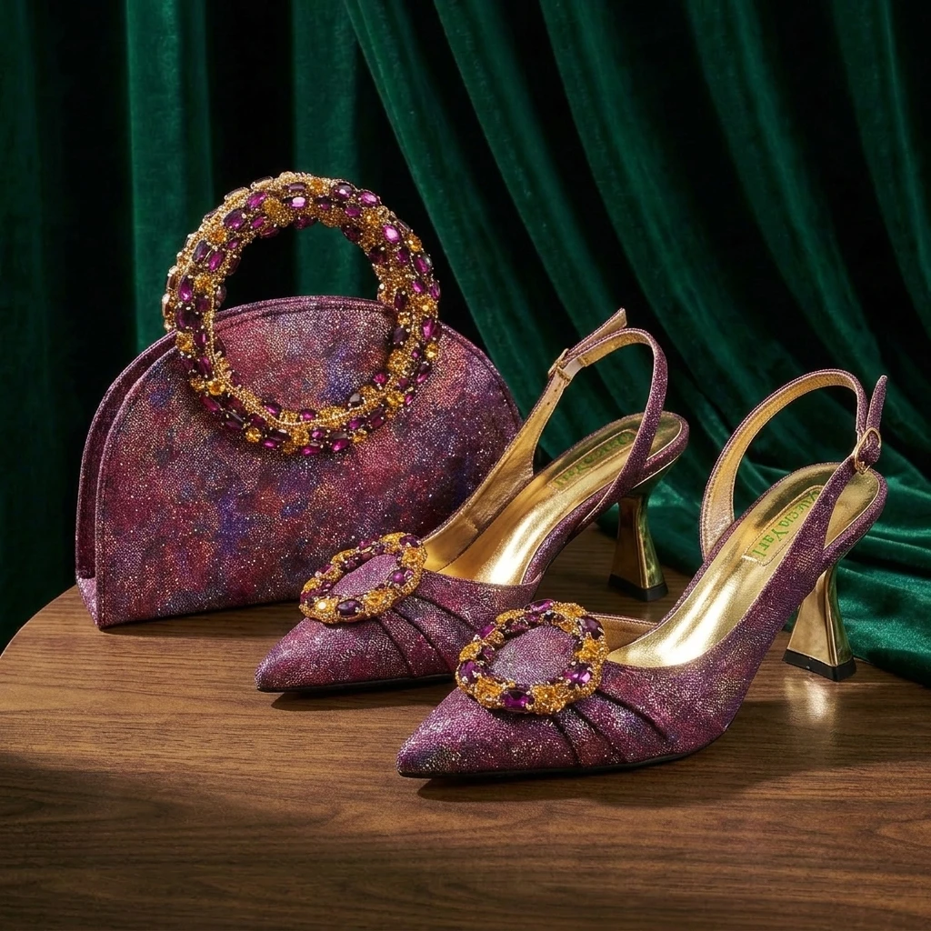 Conjunto de zapatos y bolso a juego para mujer, con tacones slingback circulares multicolor morados con pedrería y bolso de mano de noche con asa de anillo de pedrería, para boda