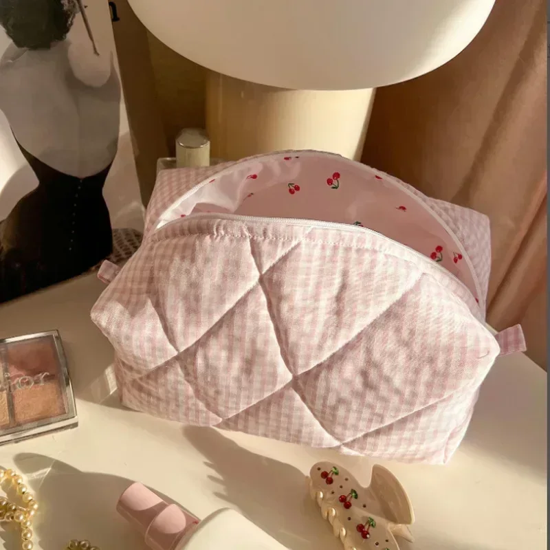 Borsa per il trucco floreale a scacchi alla moda borsa per cosmetici portatile di grande capacità borsa per il lavaggio trapuntata in cotone borsa