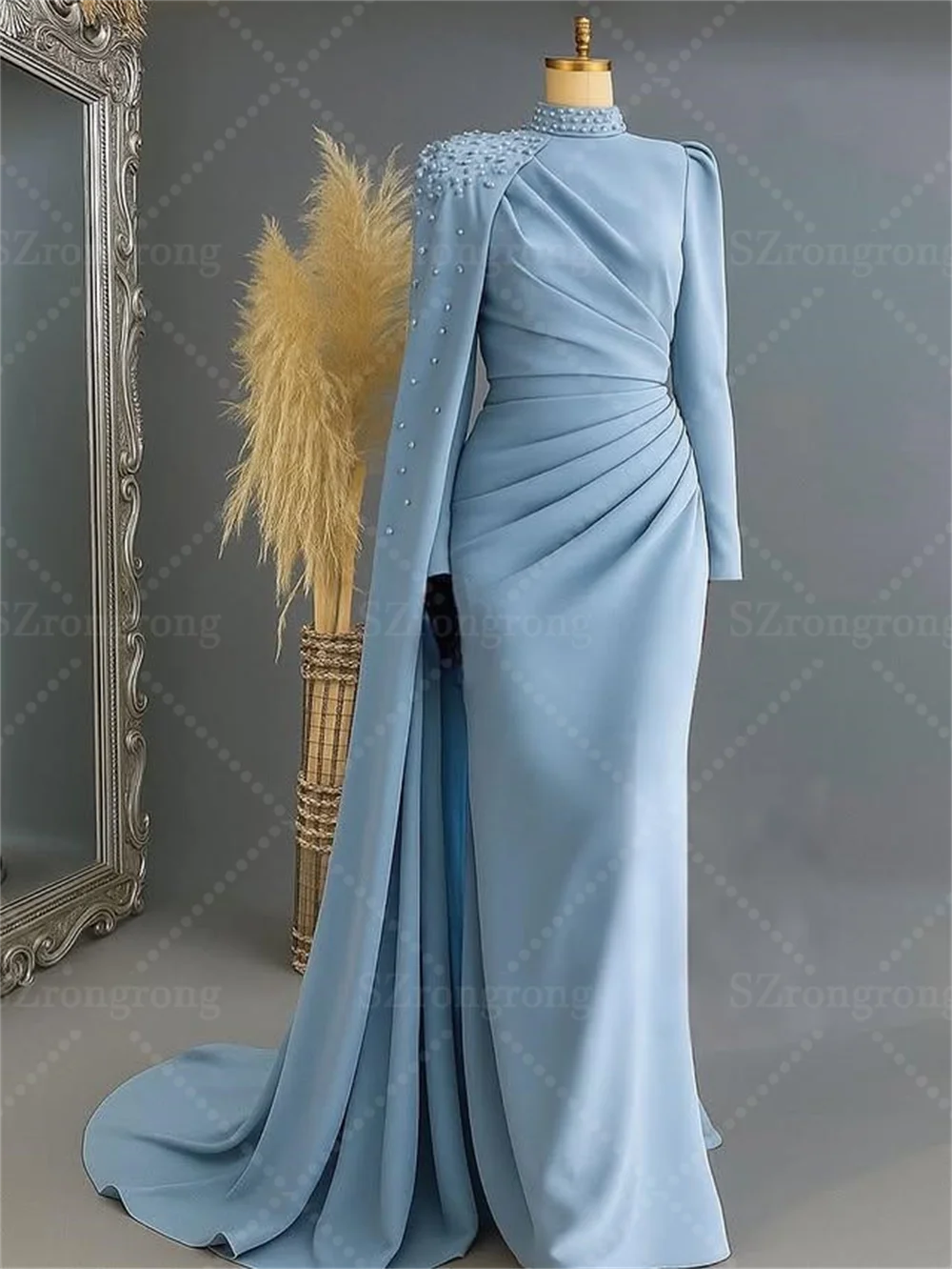 فستان سهرة مصنوع حسب الطلب بأكمام طويلة ورقبة عالية من الساتان مطوي مطرز بالخرز غمد طول الأرض بدون ظهر للحفلات الراقصة مع قطار