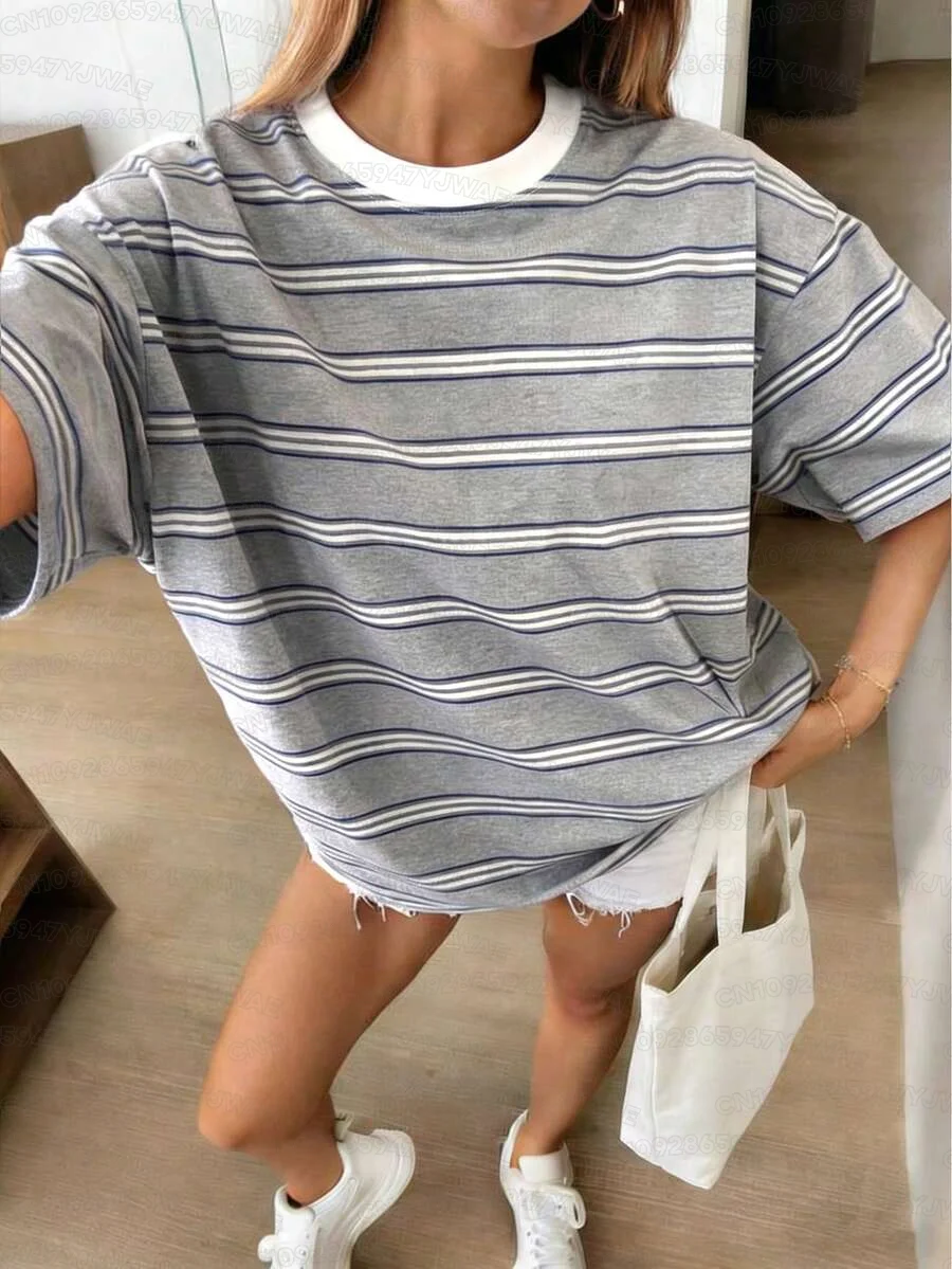 Sommerliches Damen-T-Shirt im Y2K-Stil mit Streifenmuster, kurzen Ärmeln, lockerer Passform, Rundhalsausschnitt, überschnittenen Schultern, für einen lässigen Street- und Sport-Look. – Detail 8