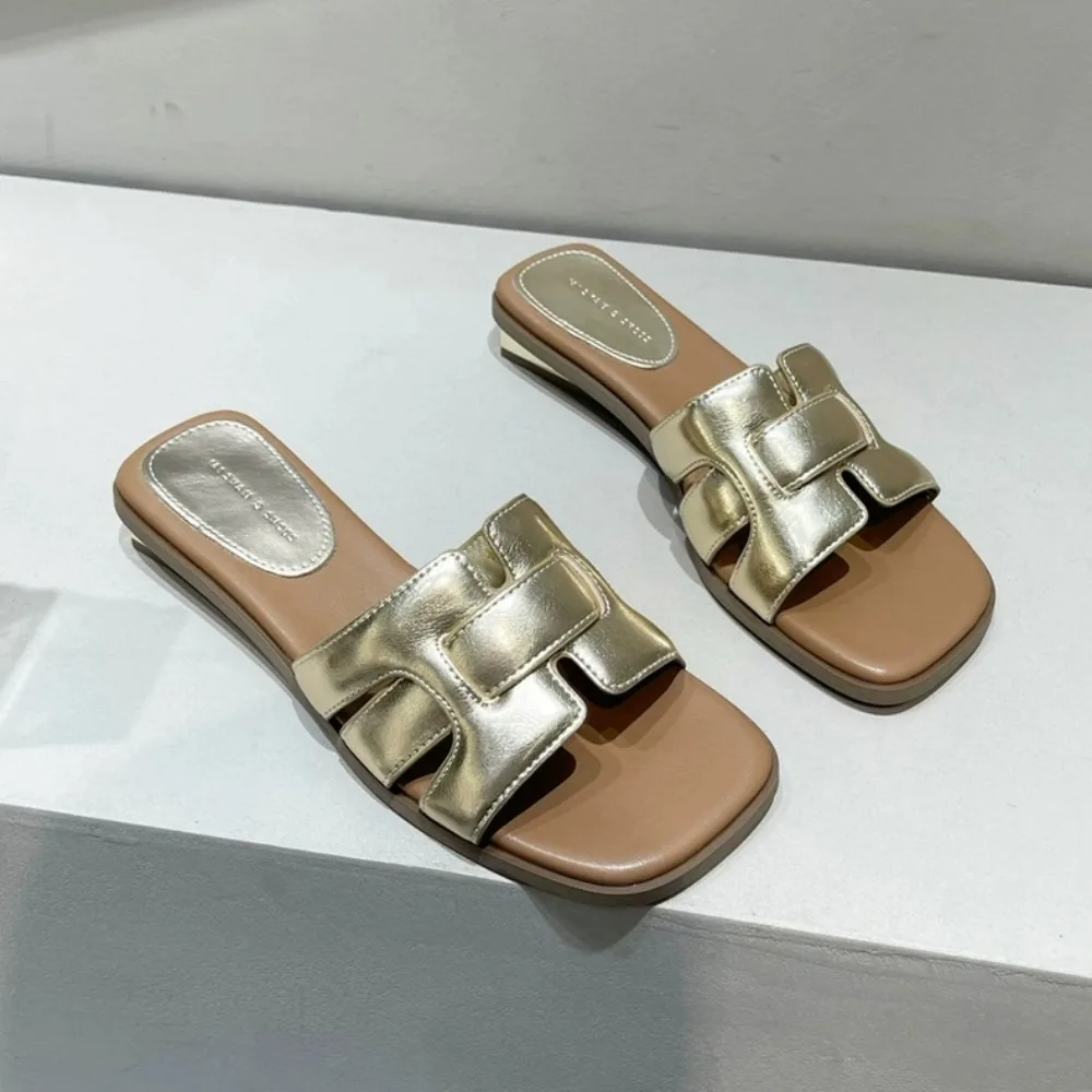 รองเท้าแตะสตรีหนังสีน้ําตาลพร้อมส้นสัมผัสแบนรองเท้าชายหาดคู่ลําลองรองเท้าแตะที่สะดวกสบายสําหรับผู้หญิง