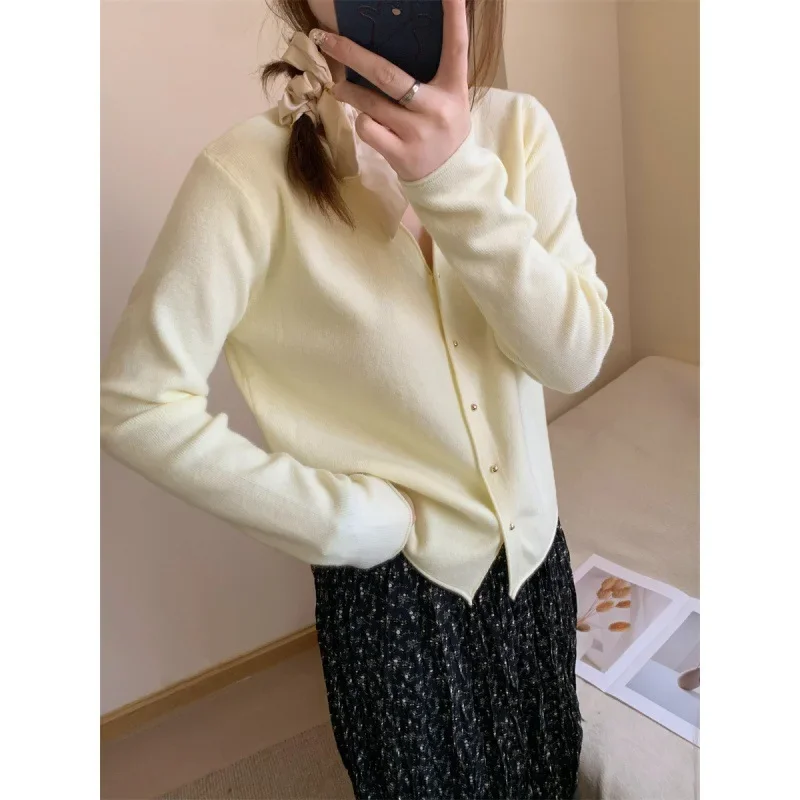 V-neck Short Knitted Cardigan Women's Korean-style Gentle Color Autumn New Thin Sweater Fresh Sweet Top Coat