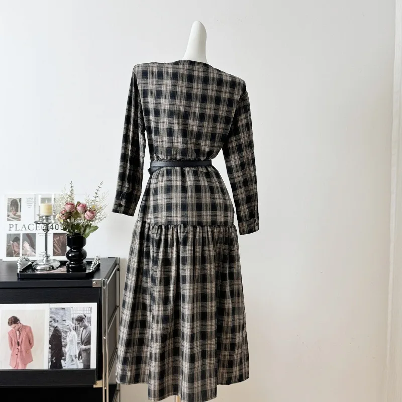 2025 nieuwe vintage vrouwelijke zomer geplooide v-hals geruite losse lange damesjurk streetwear retro lantaarn mouw knielange jurken