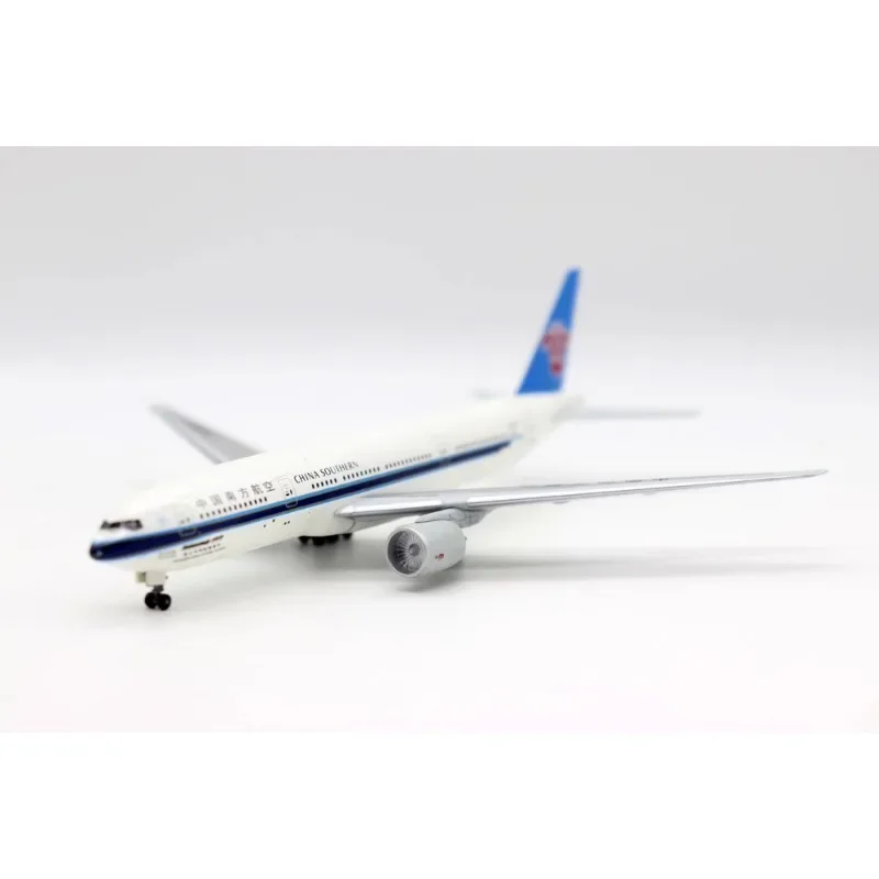 Scale 1/400 aircraft model China Southern Airlines Boeing 777 alloy aircraft toys, office ornaments, children's collection toys