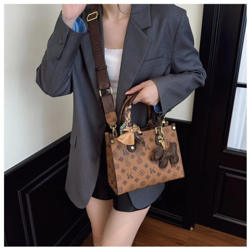 

Женская сумка из кожи с звездным принтом, высококачественная парижская пригородная, прочный стиль ​