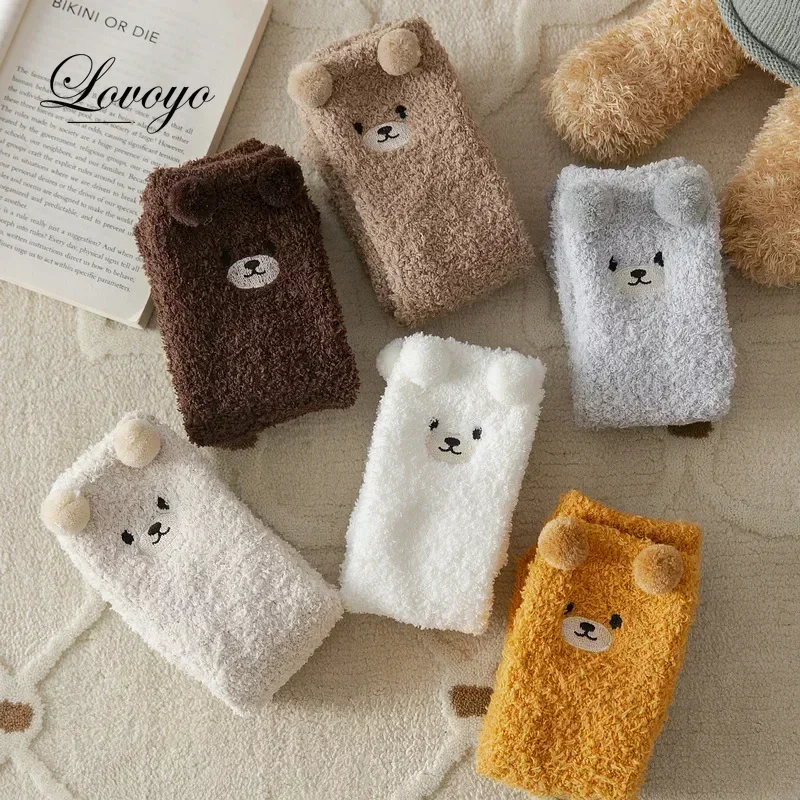 Frauen Socken 2024 Winter niedlichen Bären Korallen Fleece Fuzzy Socken weiblichen Herbst glücklich lustige Socken für Mädchen warmen Winter weibliches Zuhause