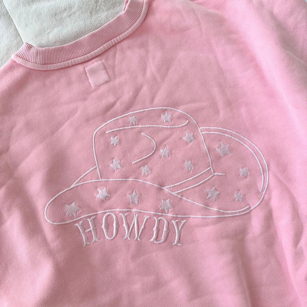 Colección básica 2025 Sudadera rosa bordada para mujer Sudaderas con capucha premium de color sólido suelto Ropa alternativa