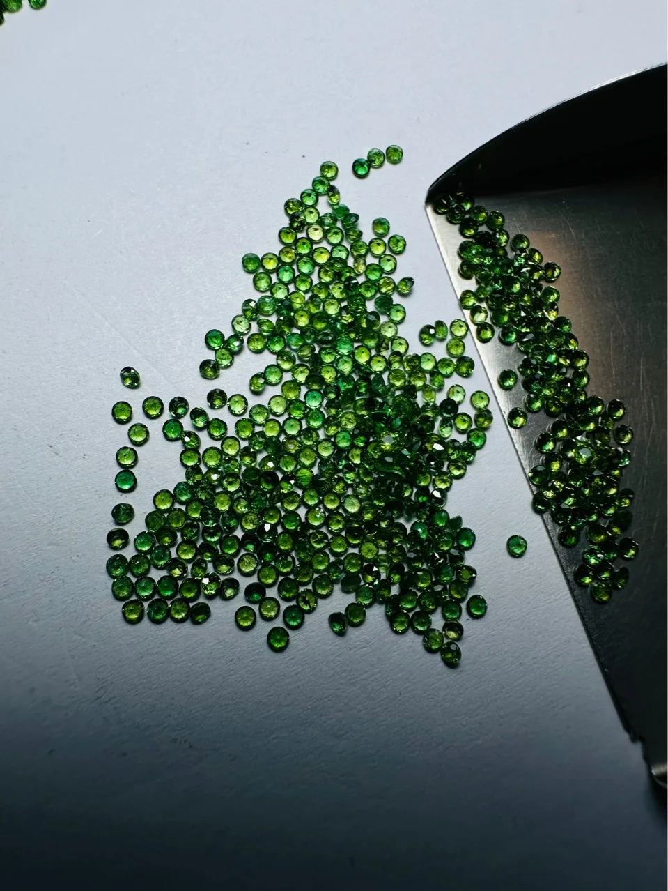 Оптовая-продажа-с-фабрики-100-настоящий-натуральный-круглый-зеленый-турмалин-драгоценный-камень-свободные-драгоценные-камни-diy-материал-для-ювелирных-изделий