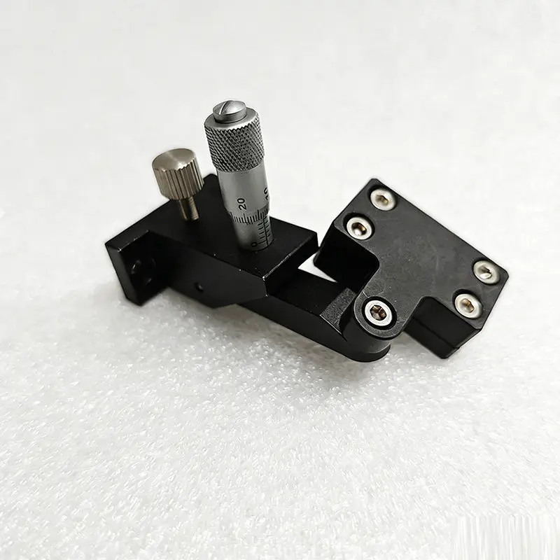 Three dimensional adjustment of probe clamp for precision probe station