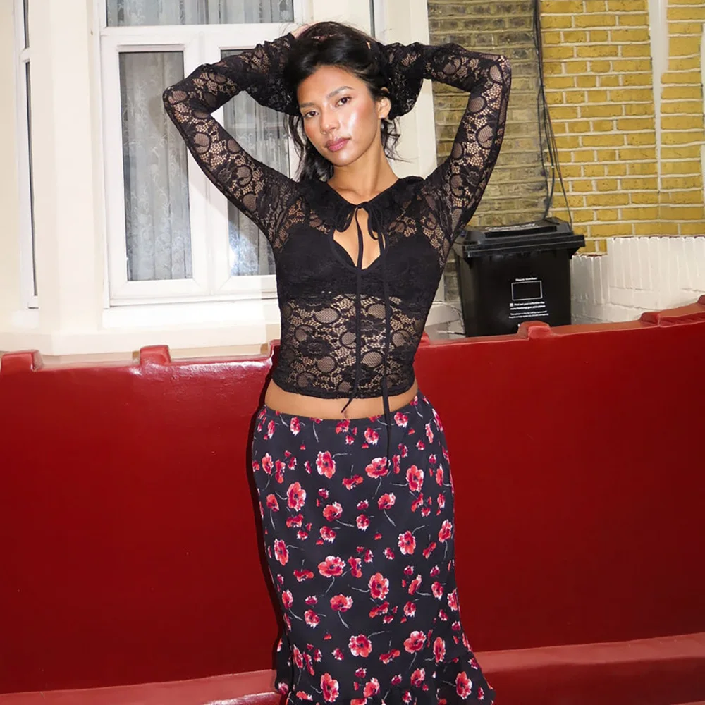 아프라반트 여성 2025 가을 레이스 홀로우 아웃 시어 롱 슬리브 탑 섹시 플레어 슬림 핏 블라우스 트렌디 스트리트웨어 패션 의상