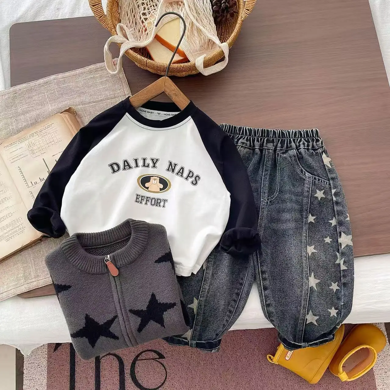 Boys' Spring and Autumn Set New Fashionable Children's Baby Star Sweater Jacket T-shirt Jeans 3-Piece Set