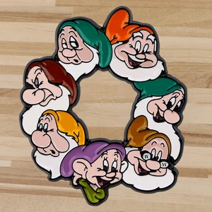 سبعة دبابيس مينا أقزام ، شارة معدنية كرتونية على حقيبة الظهر ، دبابيس طية صدر السترة ، اكسسوارات الملابس ، مجوهرات الموضة ، هدية عيد ميلاد الأطفال أفضل 10 بيع الخيال السبعة الأقزام الكبار - No3