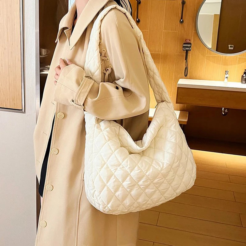 Damska pikowana torba na ramię o dużej pojemności Zimowe ciepłe, lekkie, puchowe, bawełniane wyściełane torby na ramię w kratę Puffy Handbag — zdjęcie 5