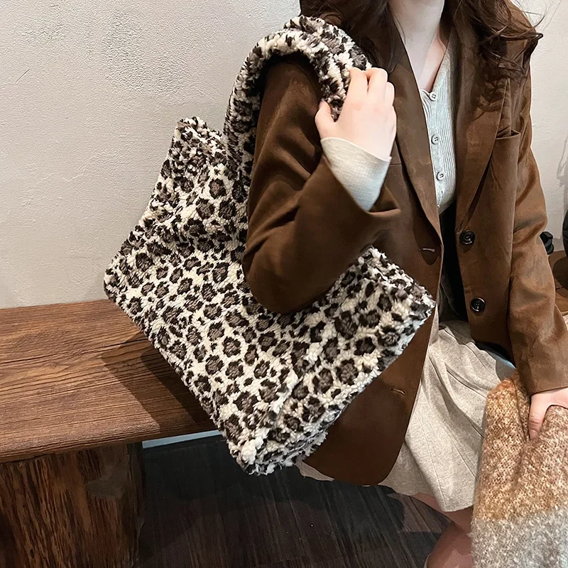 Winter Ins Tide Leopard Print Plush Tote Bag 2024 New Niche Fashion Casual Large Capacity Shoulder Women\'s Bag