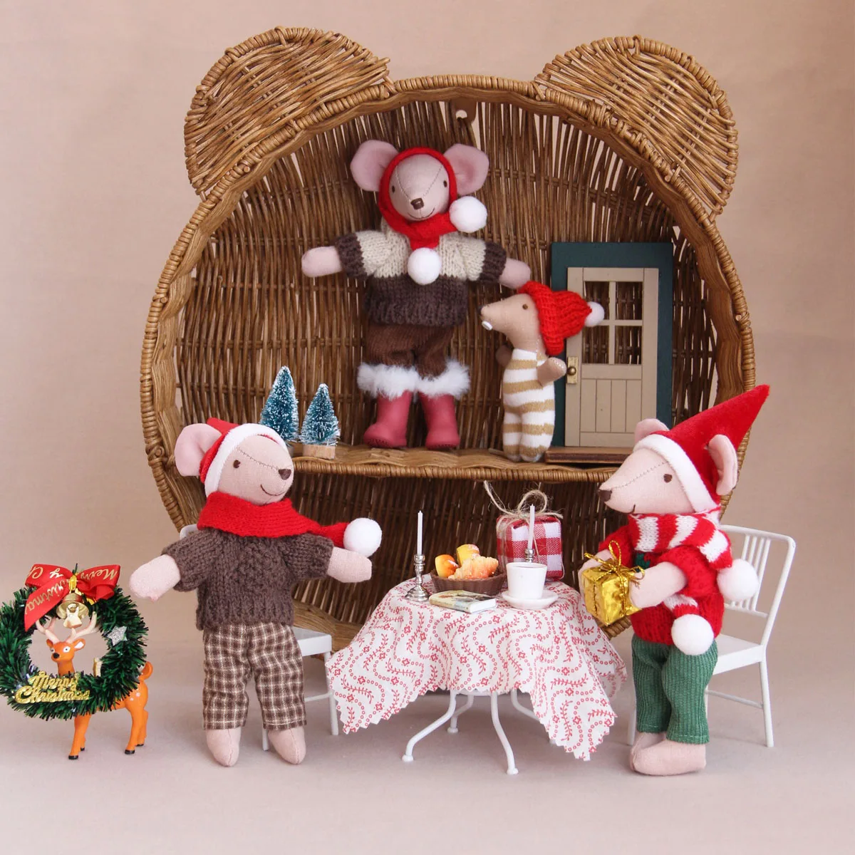 Zabawka domek dla lalek H-15 cm Świąteczna myszka z wymiennymi strojami, odpowiednia do dekoracji domek dla lalek Bjd Ob11