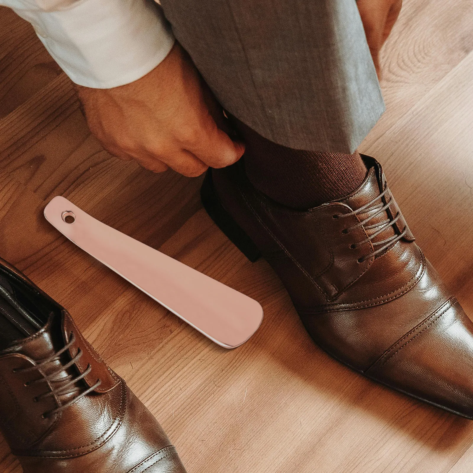 

Маленькая ложка для обуви из нержавеющей стали, многофункциональный инструмент для надевания обуви, прочный, простой в использовании, для пожилых людей, помощник при надевании сапог, портативный, дорожный, металлический