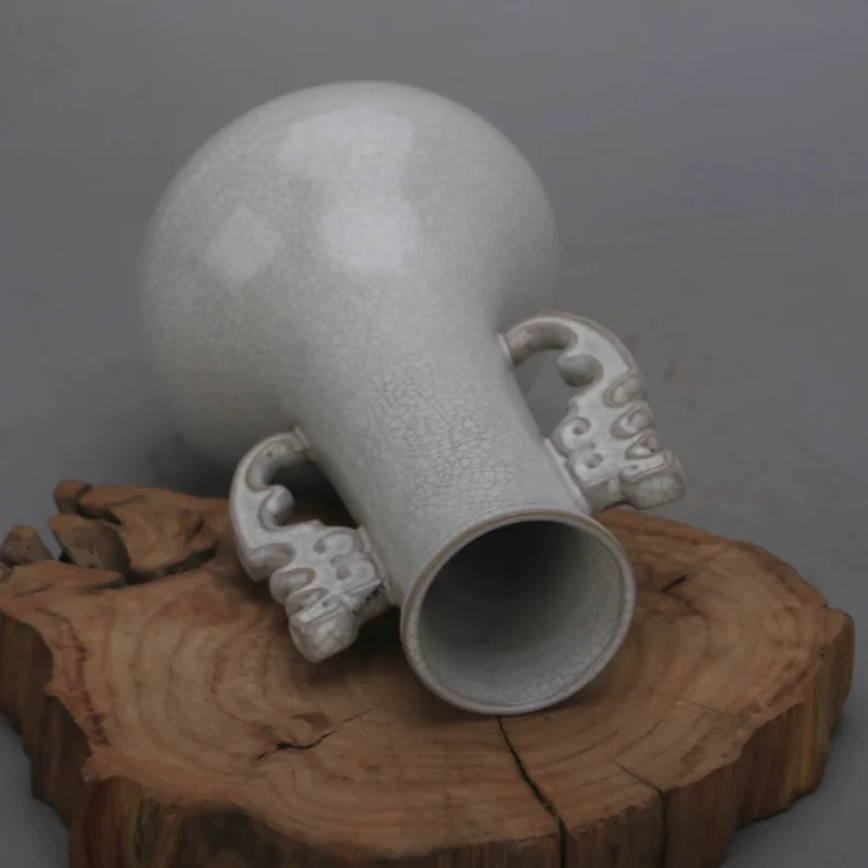 Vintage Ru Kiln White Glazed Garlic-head Vase with Double Handles & Ice-crack Pattern - Traditional Ceramic Desktop Decor