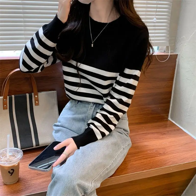 Odzież damska Koreański styl Luźne swetry w paski Jesień Casual All-match O-neck Swetry z długim rękawem Office Lady Vintage Tops