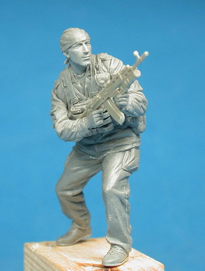 1:35 Modern n Shock Soldier Ukraine Battlefield New Model