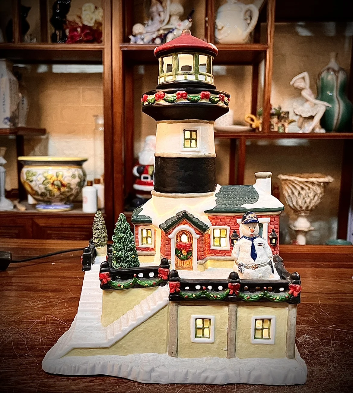 Creative European Ceramic House with Night Light Porcelain Tower Building Model Modern Home Furnishing Living Room Ornament Gift