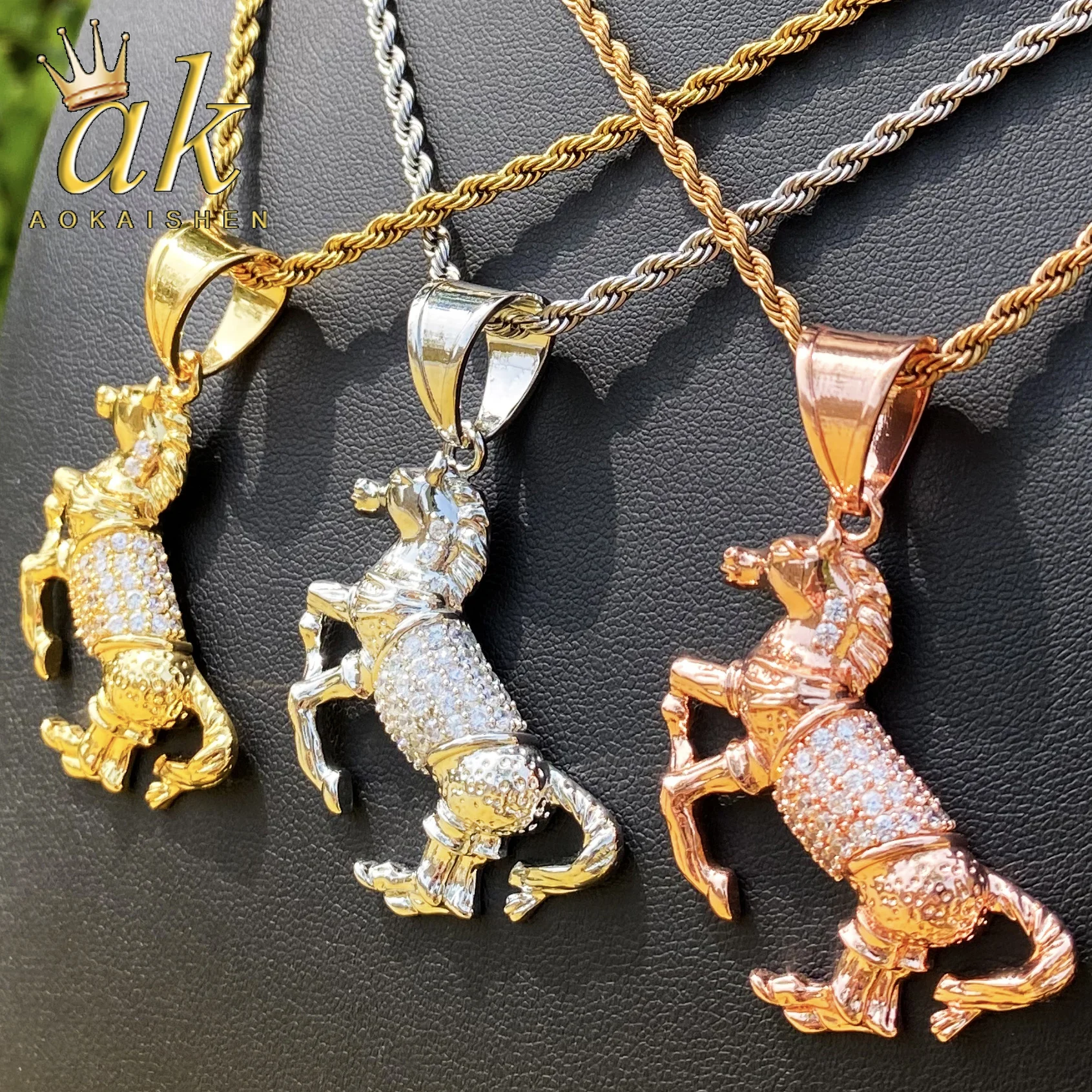 

Aokaishen Iced Out Лошадь Ожерелье Подвеска для Мужчин Настоящее Позолоченное Цирконий Хип-Хоп Ювелирные Изделия