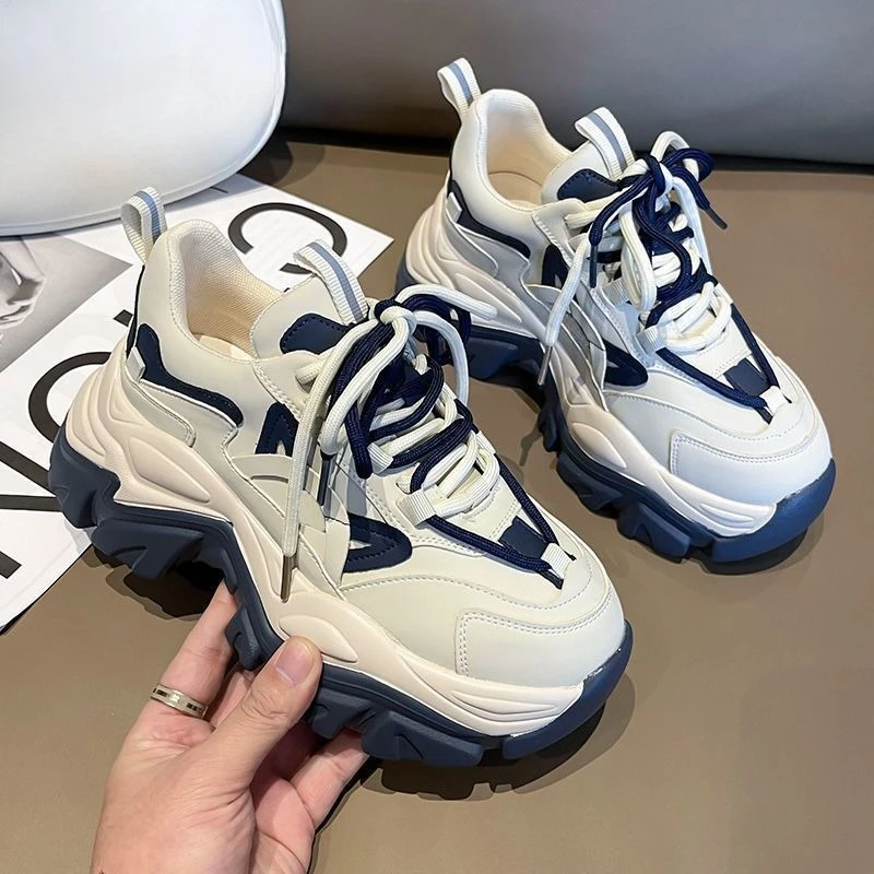 

2025 Autumn Bestseller Thick Sole Elevating Sneakers Ins Style Chunky Dad Shoes for Everyday Wear Street Fashion