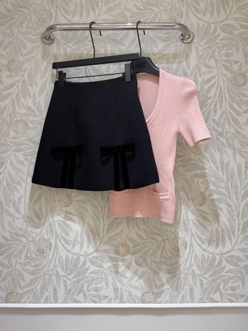 

2024 Autumn New Women's Half Skirt High Quality Velvet Bow Decoration A-line Skirt Sweet Girl Versatile High Waist Short Skirt