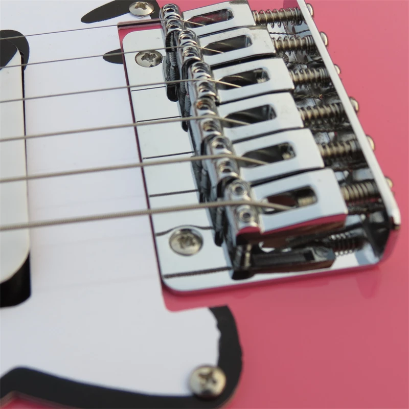 Hello Kitty sticker guitar body, the actual product is very cute, electric guitar