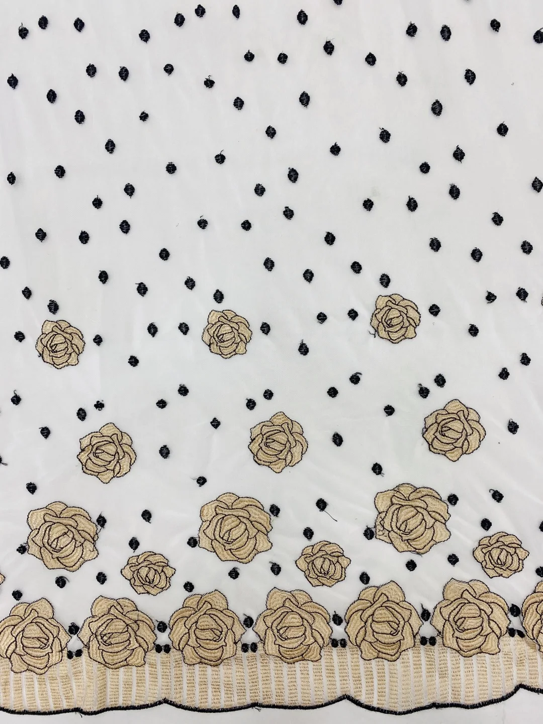 Rosas e bolinhas bordadas Renda, Estilo romântico, Fantasia