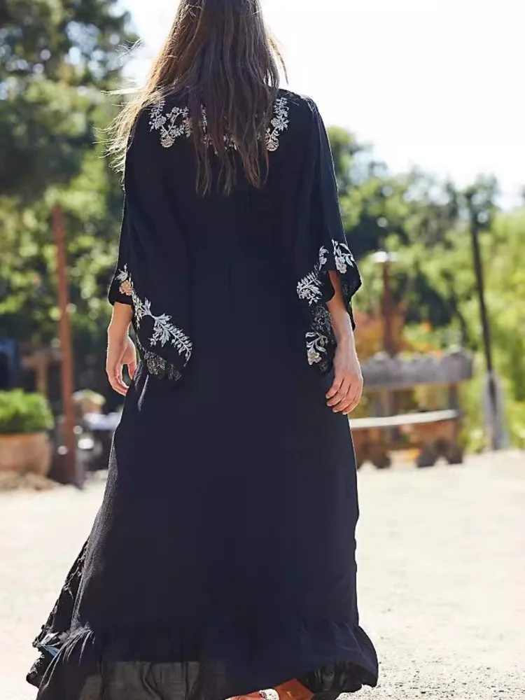 2025 vestido bohemio de vacaciones con bordado de flores, vestido negro Retro con manga de murciélago y cuello en V, vestidos largos para mujer, vestido playero informal holgado para la playa